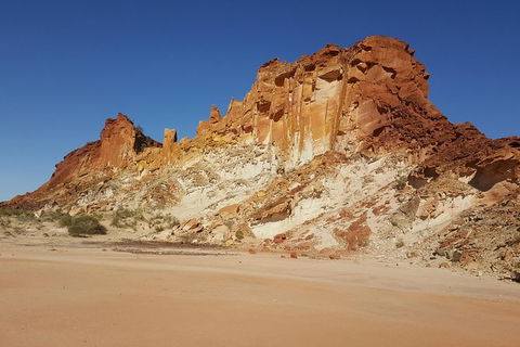 Chambers Pillar And Rainbow Valley 1 Day 4WD Tour - New Castle Holiday 3
