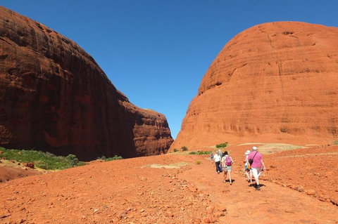 Overnight Uluru (Ayers Rock) Small-Group Camping Tour - New Castle Holiday 6