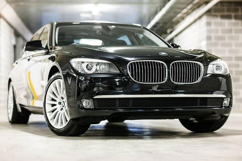 Family Sydney Airport Arrival Transfer - New Castle Holiday 0