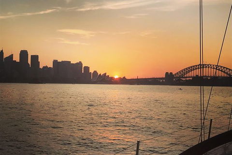 Romantic Sailing On Sydney Harbour - New Castle Holiday 1