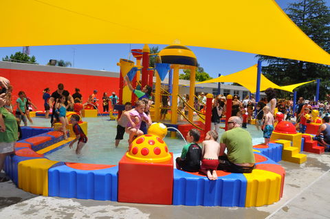 Holland Park Pool - New Castle Holiday 0