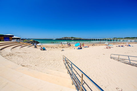 Jetty Beach - New Castle Holiday 0