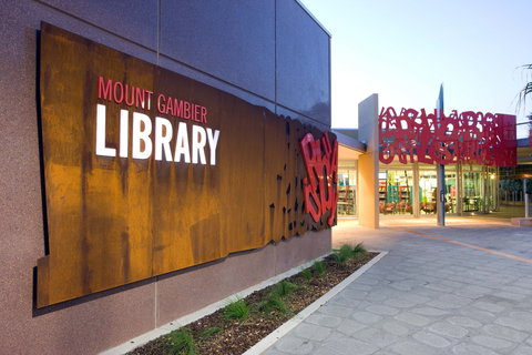Mount Gambier Library - New Castle Holiday 0