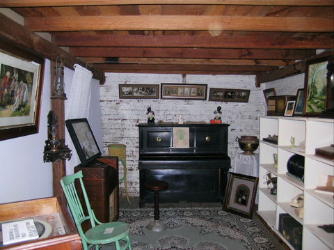 Zara Clark Museum - New Castle Holiday 2