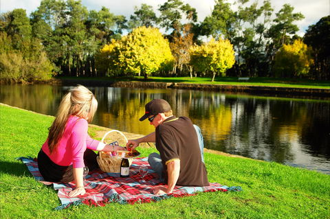 Bells Parade Reserve - New Castle Holiday 2