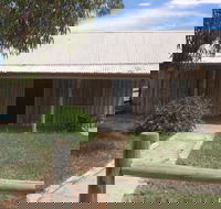 Early Settlers Cottage Solly's Hut - New Castle Holiday