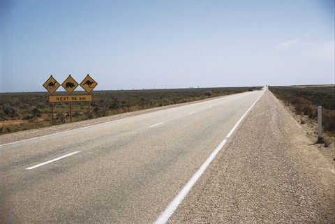Eyre Highway - New Castle Holiday 0