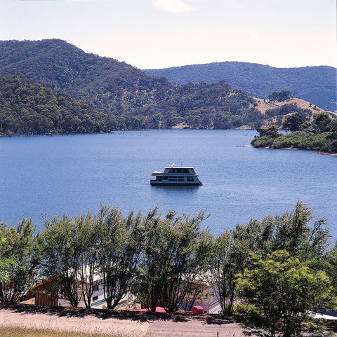 Lake Eildon - New Castle Holiday 1