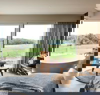 Lon Spa - New Castle Holiday