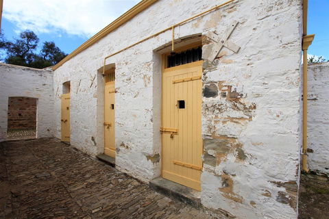 Police Lockup And Stables - New Castle Holiday 0