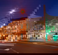 The Riddoch  Main Corner Complex - New Castle Holiday