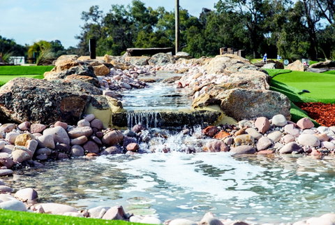 Vines Mini Golf - New Castle Holiday 2