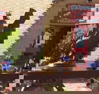 Ant's Redgum Gallery - New Castle Holiday