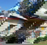 Brooweena War Memorial - New Castle Holiday