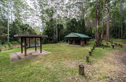 Gur-um-bee Picnic Area - New Castle Holiday 0