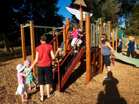 Les Stone Park - New Castle Holiday 0
