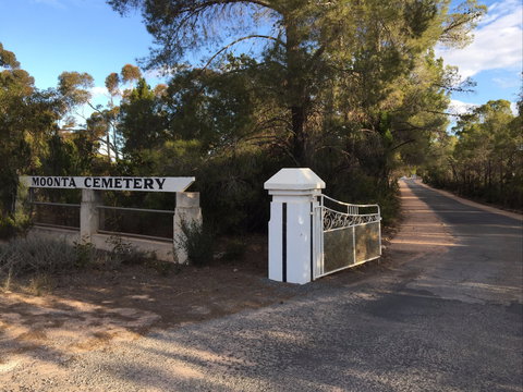 Moonta Cemetery - New Castle Holiday 0