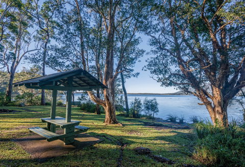 Queens Lake Picnic Area - New Castle Holiday 0