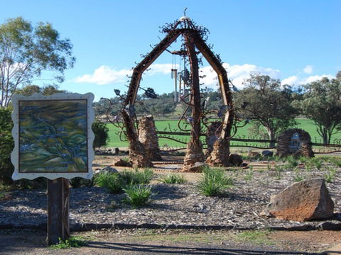 Wellington Gateway Sculpture - New Castle Holiday 0