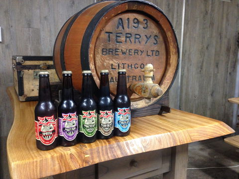 Zig Zag Brewery - New Castle Holiday 0