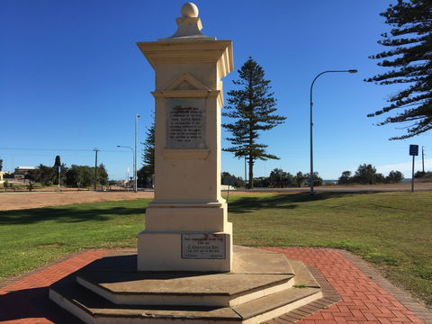 Bews Memorial, Wallaroo - New Castle Holiday 0