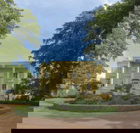 Clarendon - New Castle Holiday