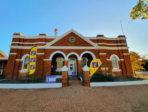 Cobar Visitor Information Centre - New Castle Holiday 0