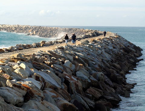 Iluka Break Wall - New Castle Holiday 0