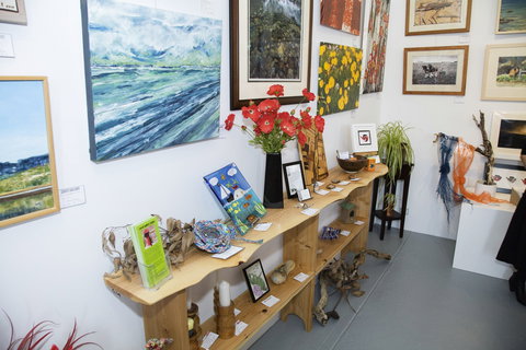 Lovett Gallery Cygnet - New Castle Holiday 0