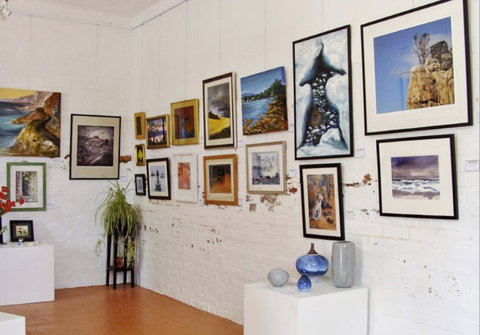 Lovett Gallery Cygnet - New Castle Holiday 2