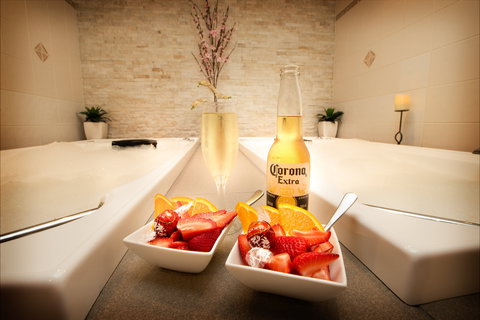 Aqua Vitae Day Spa - New Castle Holiday 0