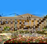 Barossa Chateau Queens Rose Garden - New Castle Holiday