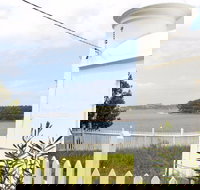 Grotto Point Lighthouse - New Castle Holiday