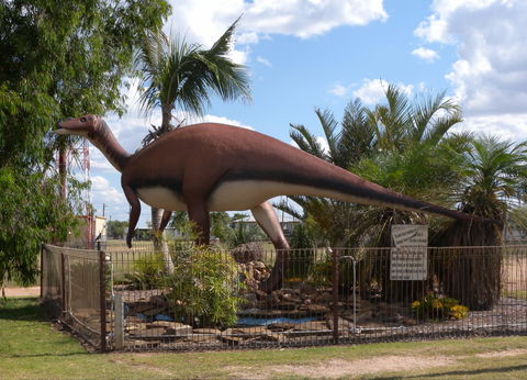 Muttaburrasaurus Langdoni Replica - New Castle Holiday 0