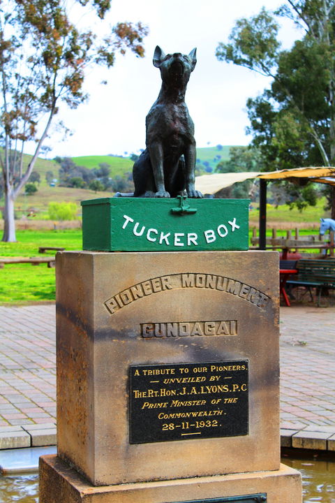 The Dog On The Tucker Box - New Castle Holiday 0