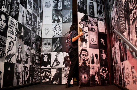 The Vanguard - New Castle Holiday 0