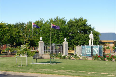 WW1 Memorial Park - New Castle Holiday 1