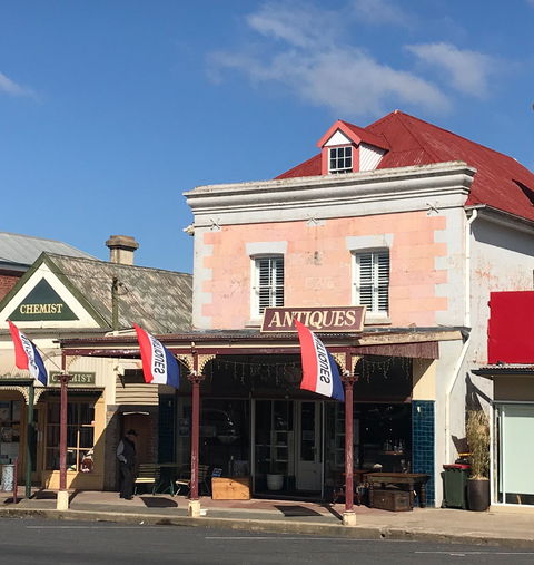 Braidwood Antiques - New Castle Holiday 0