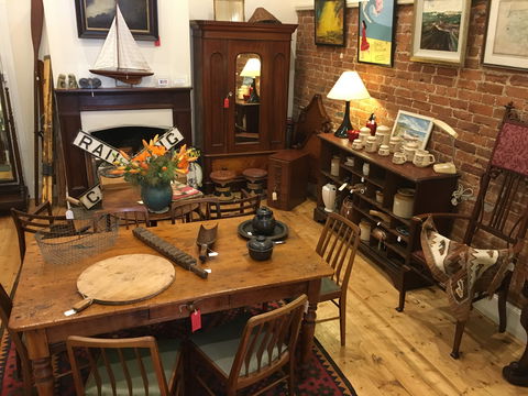 Braidwood Antiques - New Castle Holiday 1