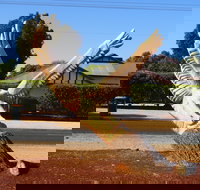 Loxton Tree sculptures - New Castle Holiday