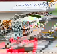 Palmer Street - New Castle Holiday