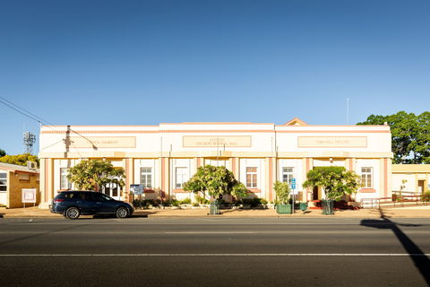 Bundaberg To Eidsvold Weekend Drive - New Castle Holiday 0