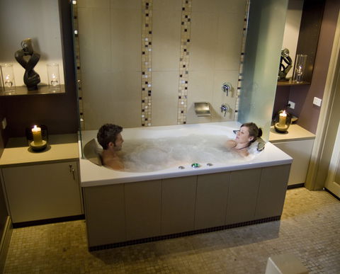 Daylesford Day Spa And Beauty - New Castle Holiday 1