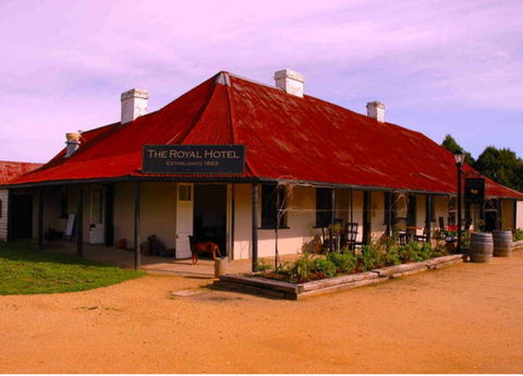 Gundaroo - New Castle Holiday 0