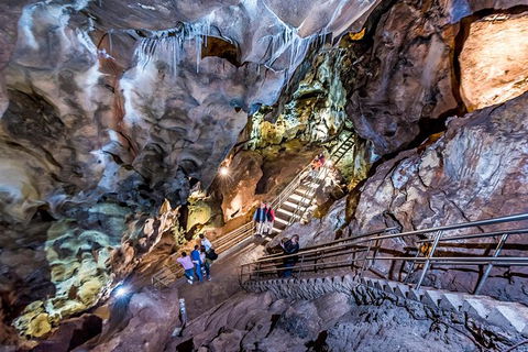 Jenolan Caves: Chifley Cave Tour - New Castle Holiday 3