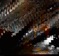 Jenolan Caves Temple of Baal Cave Tour - New Castle Holiday