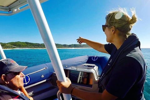 Julian Rocks Byron Bay Cruise - New Castle Holiday 4