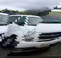 IMAX Private Transfer 7 Guests Cairns Airport to Hotels in Cairns City - New Castle Holiday