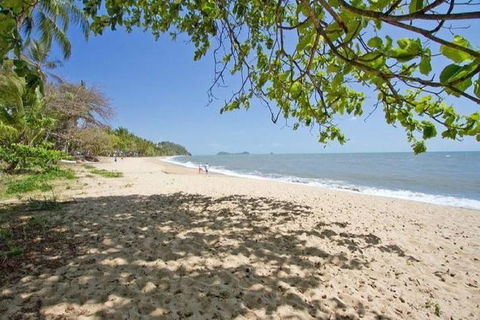 Airport Transfer - Palm Cove, Kewarra Beach & Trinity Beach To Cairns Airport - New Castle Holiday 3