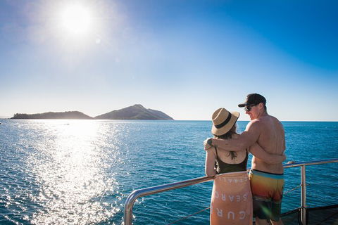 Day Sail The Whitsunday Islands On Atlantic Clipper From Airlie Beach - New Castle Holiday 5
